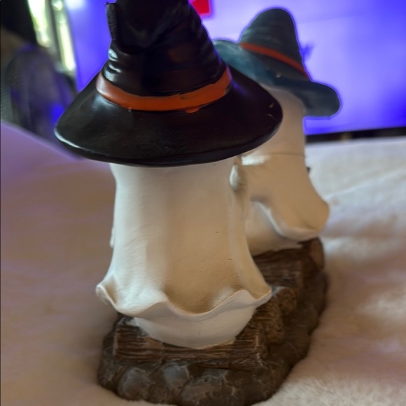 Goulish campfire ghost Halloween decor - Picture 7 of 14